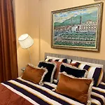 Elda Yellow Palace, Pazari I Ri Apartments