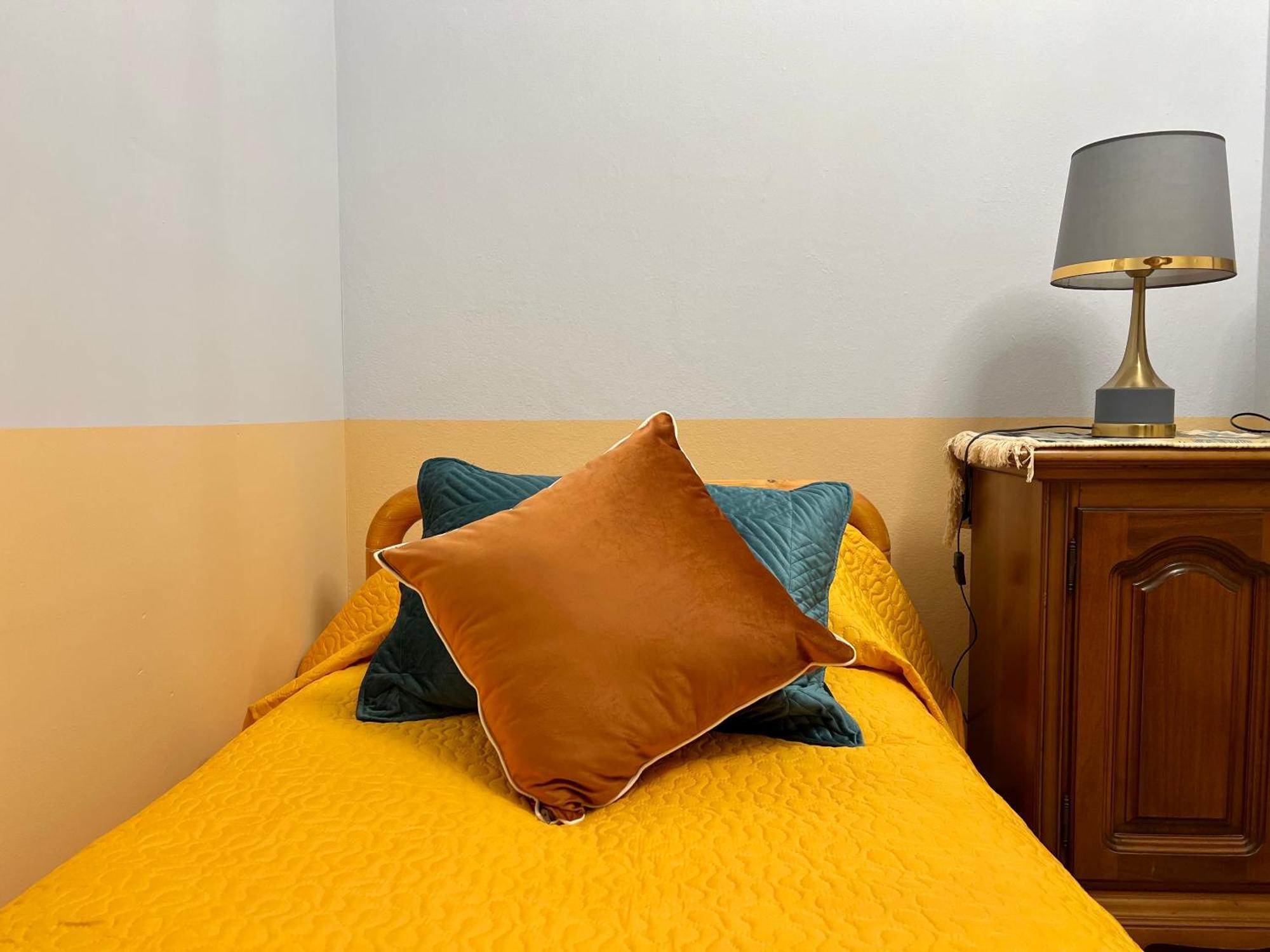 Elda Yellow Palace, Pazari I Ri *