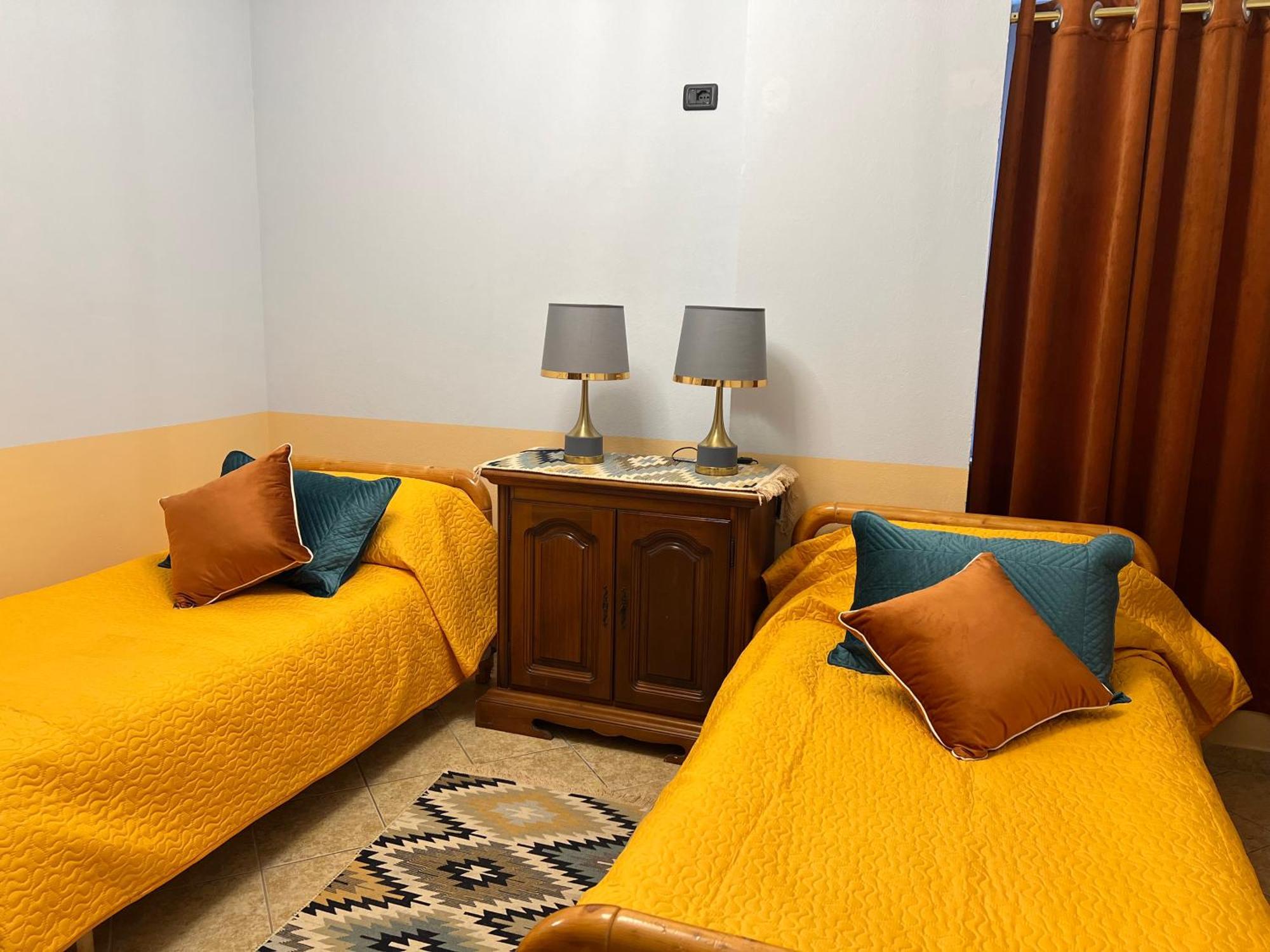 Elda Yellow Palace, Pazari I Ri Tirana