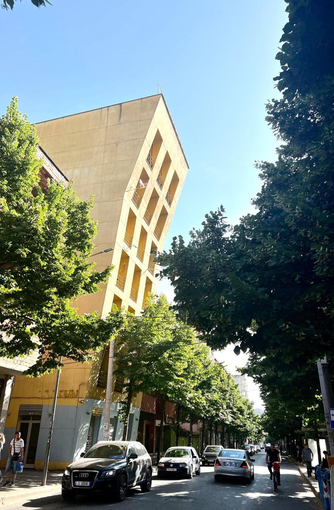 Elda Yellow Palace, Pazari I Ri Apartment